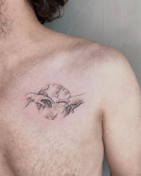 tatoo para mujer en el pecho|25 tatuajes en el pecho para mujer y hombre。